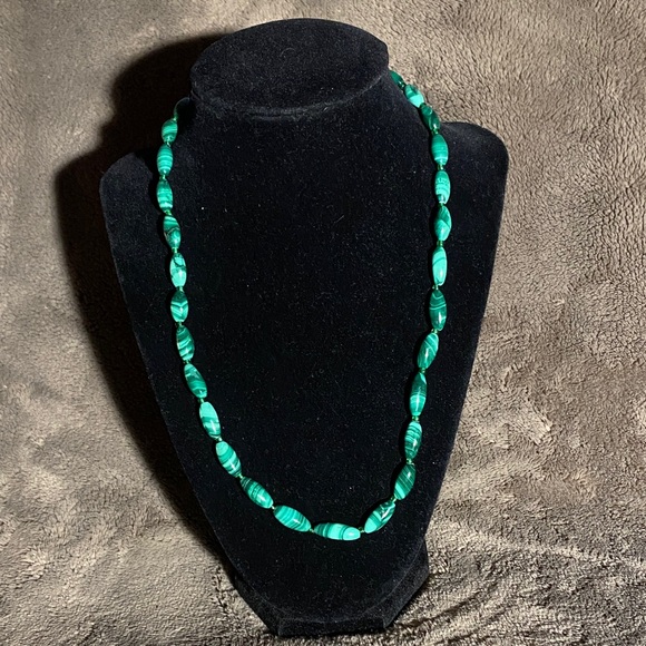 Jewelry - Elegant Green Beaded Necklace